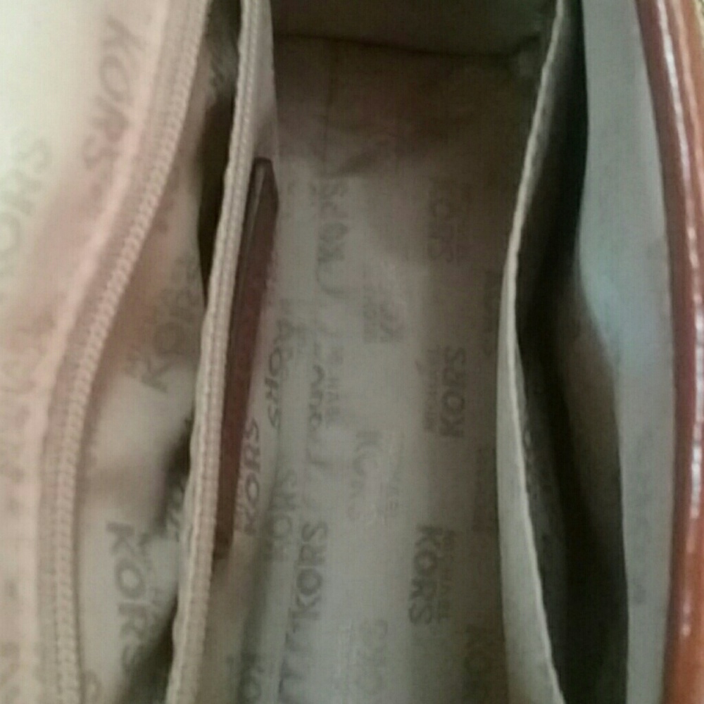 Michael kors cross body purse - Picture 8 of 8